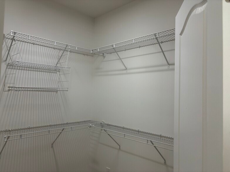 Building Photo - 10519 Royal Winchester Dr