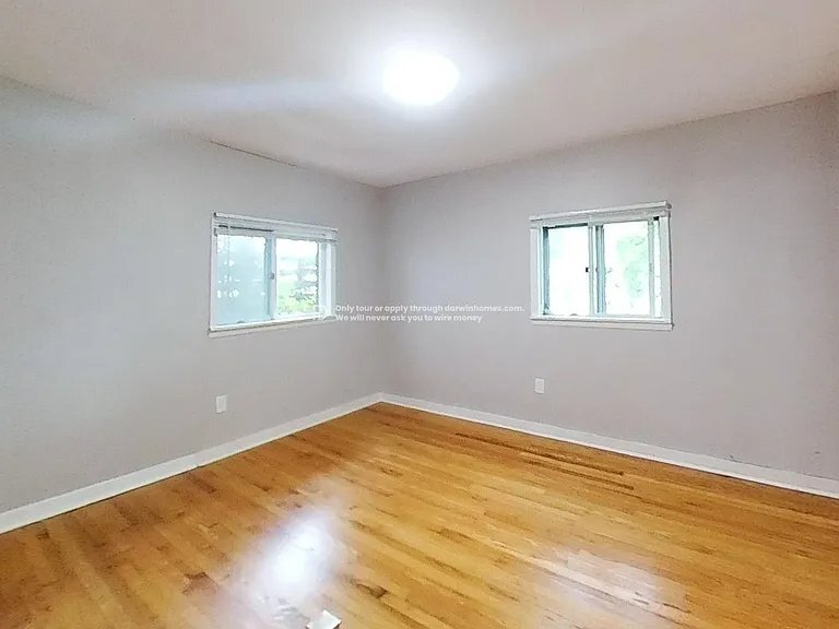 Building Photo - 306 Schuyler St