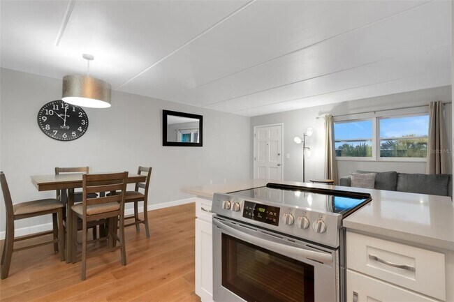 Building Photo - 12760 Indian Rocks Rd
