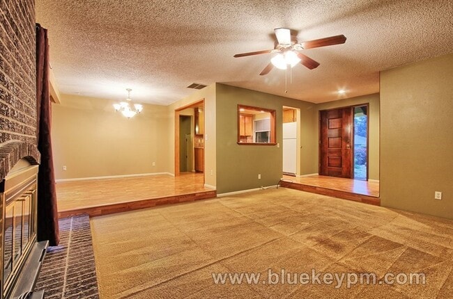 Building Photo - 3 bed, 2 bath home in Portland near Highwa...