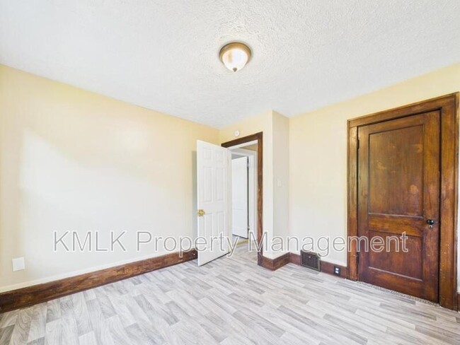 Building Photo - 855 Work Dr