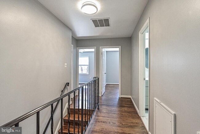 Building Photo - 7046 Leestone St