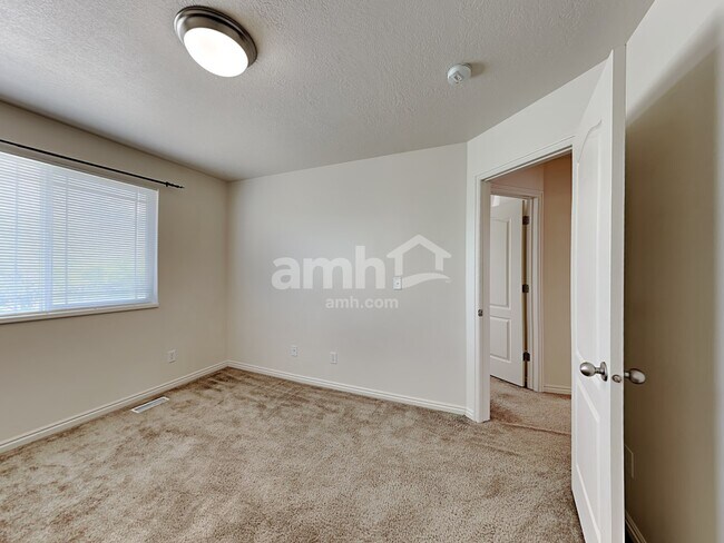 Building Photo - 261 Walton Dr