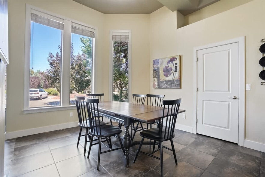 Building Photo - 5327 N Red Hills Pl