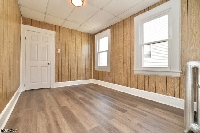 Building Photo - 180 Hobson St