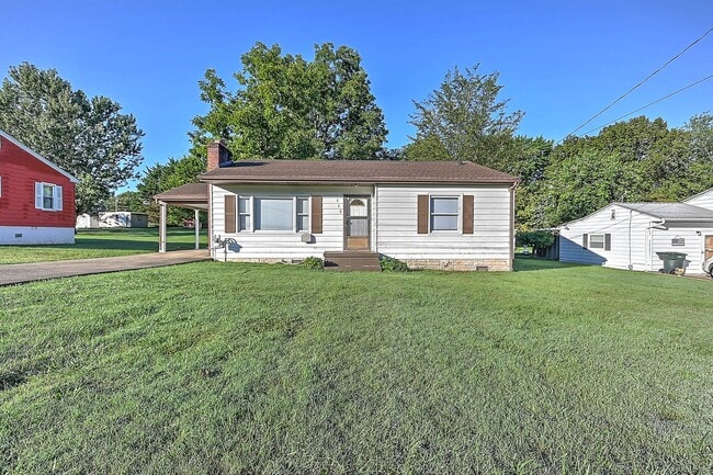 Building Photo - 3 Bedroom / 1 Bath Home