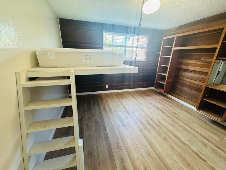 Building Photo - 6705 Trigo Rd