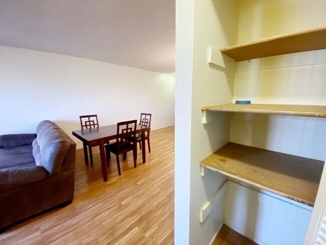 Building Photo - 4660 Reka Dr