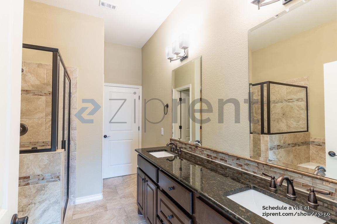 Building Photo - 1025 Highknoll Ln