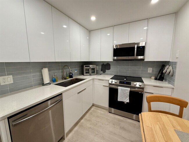 Building Photo - 101 Briny Ave