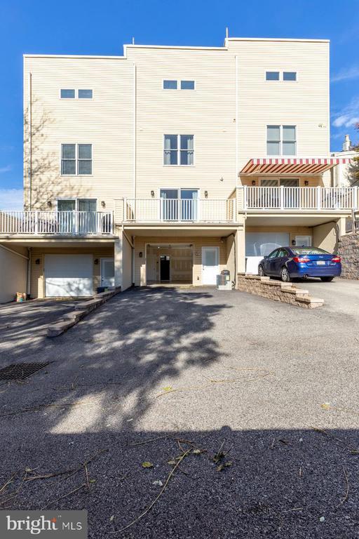 Building Photo - 153 Levering St