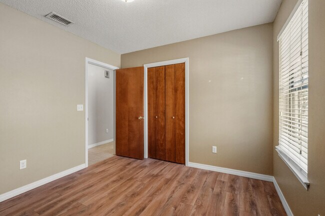 Building Photo - 206 Esmond Ct