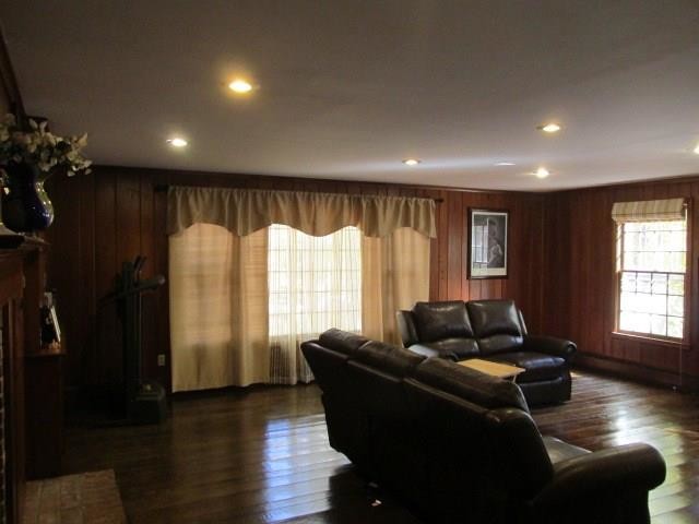 Building Photo - 545 Simsbury Rd