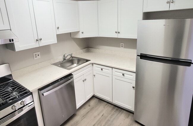 Primary Photo - Commonwealth Terrace Apartments