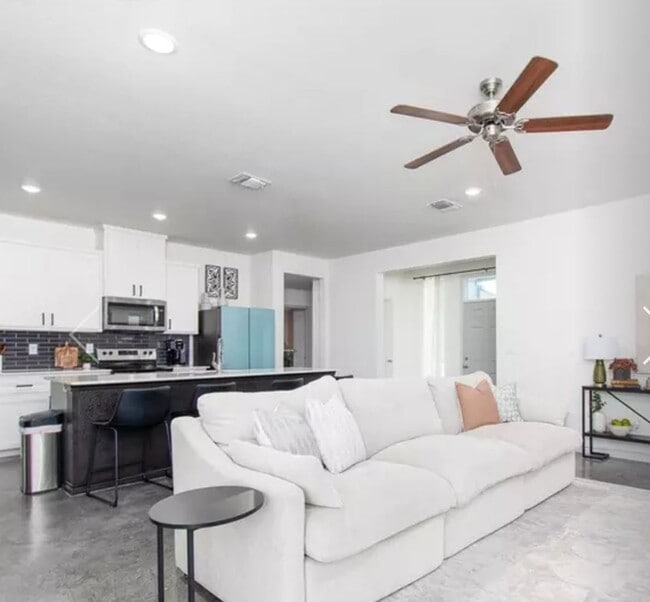 Building Photo - Beautiful 4 Bedroom 2 Bath Home for Rent