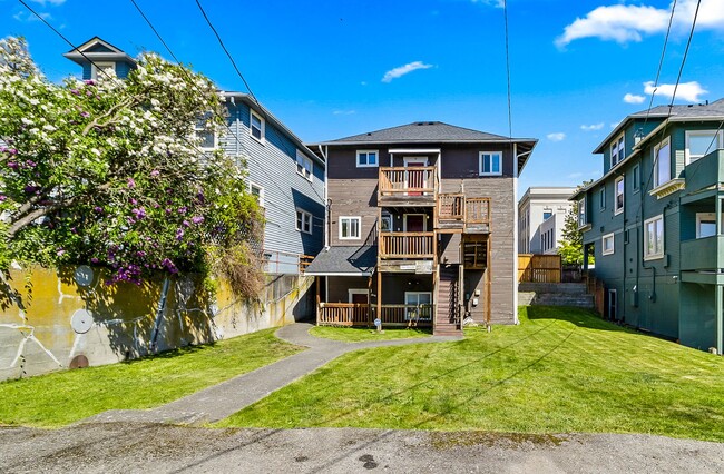 Building Photo - 2410 Hoyt Ave