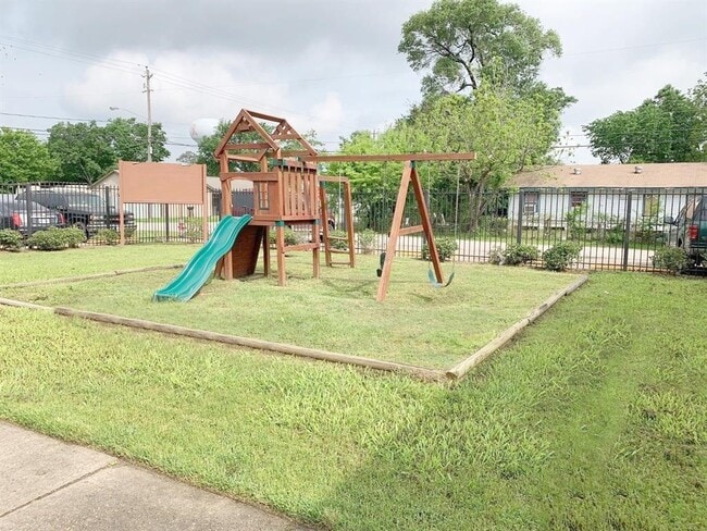 Primary Photo - 14302 Laredo St