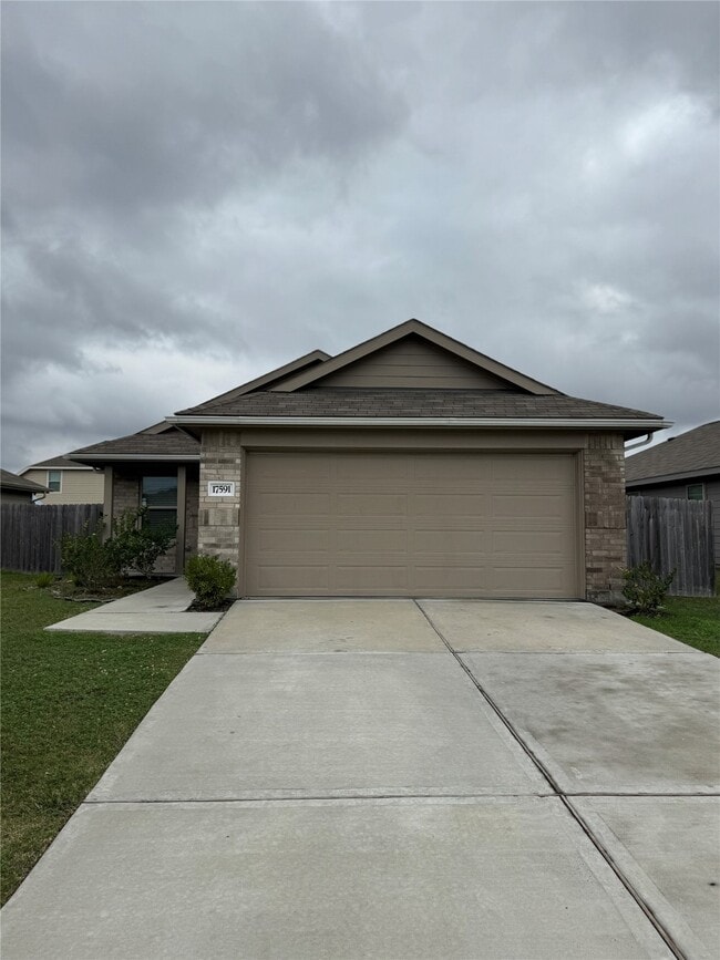 Building Photo - 17591 Longwood Trce Ln