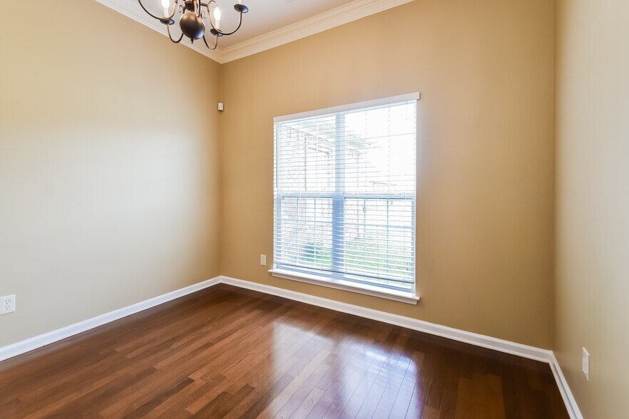 Building Photo - 8359 Windsor Ln