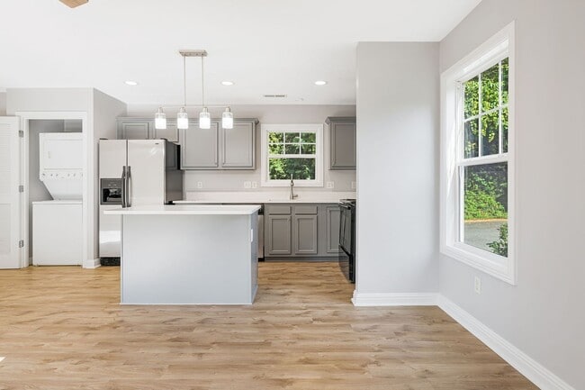 Building Photo - Newly Renovated 3-Bedroom Home with Modern Upgrades (6 or 12 Month Lease Options)