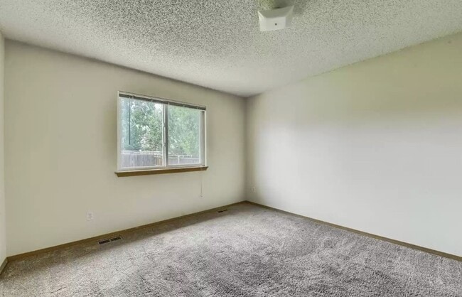 Building Photo - Spring Creek Meadows 3 Bed 2 Bath House wi...