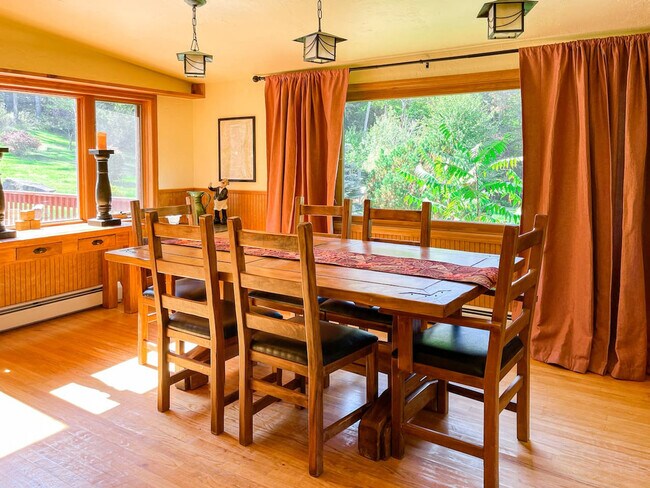 Building Photo - 525 Townsand Hollow Rd