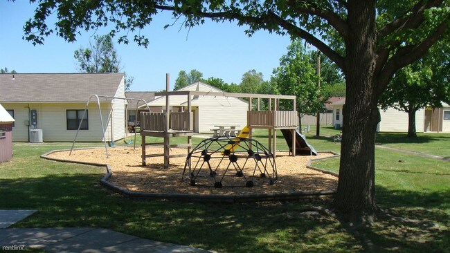 Building Photo - 801 SE 10th St