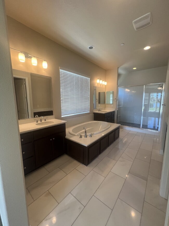 Building Photo - Stunning 4-Bed Lake View Home with Hardwood Floors