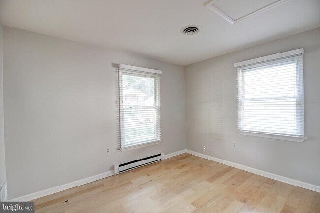 Building Photo - 430 Banksia Dr