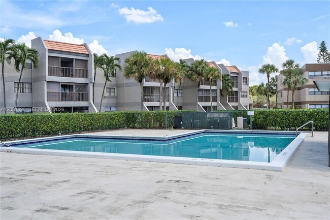 Building Photo - 230 Lakeview Dr