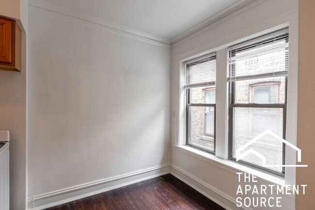 Building Photo - 4641 N Paulina St