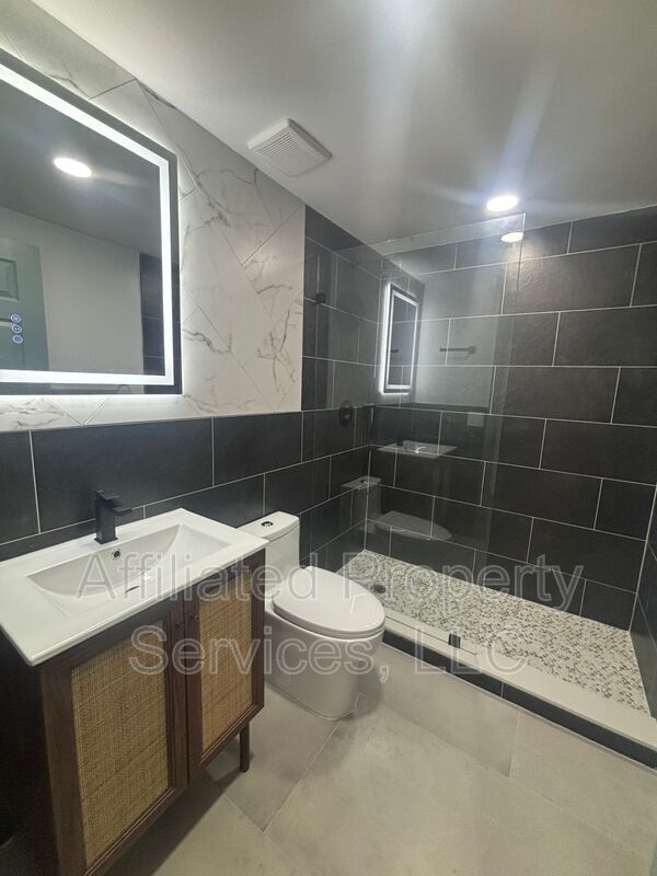 Building Photo - 4011 36th Ct