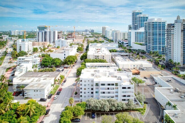 Building Photo - 6725 Harding Ave