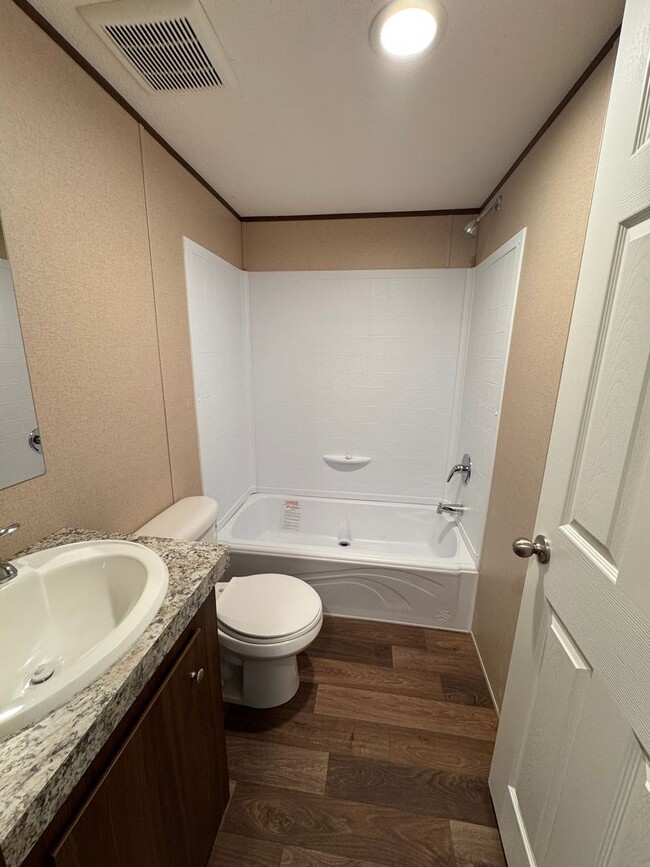 Building Photo - Energy-efficient mobile home for rent