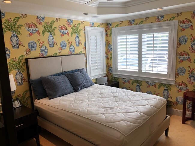 Building Photo - 251 Oleander Ave