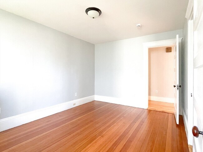 Building Photo - 21 Crest Ave