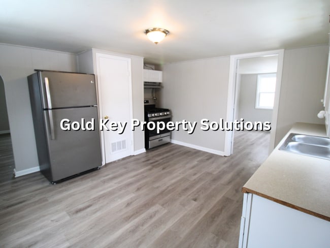 Building Photo - MOVE IN SPECIAL!! HALF OFF 1st MONTH'S RENT!! Updated 2 Bed 1 Bath Home for Rent (Section 8 Appro...