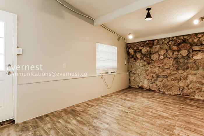 Building Photo - 1120 Constantine St
