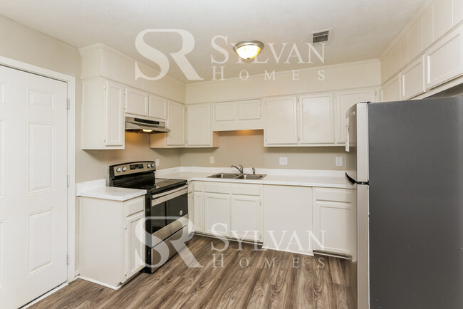 Building Photo - Stunning 3BR, 2BA home
