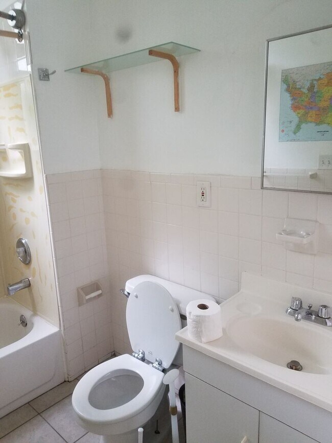 Building Photo - 168 Hamilton St