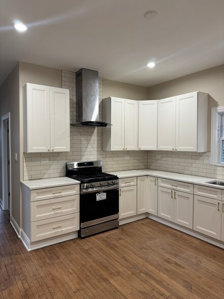 Kitchen - 5335 W 23rd Pl