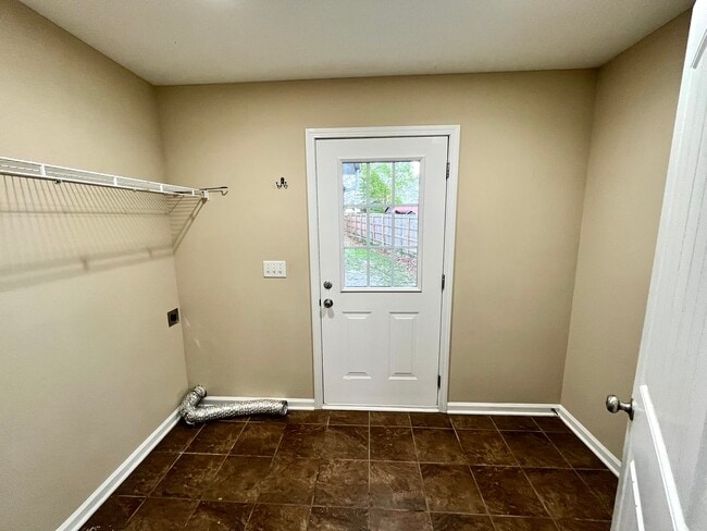 Building Photo - 803 Riley Creek Rd