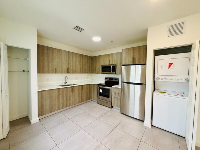 Primary Photo - 1295 W 69th St