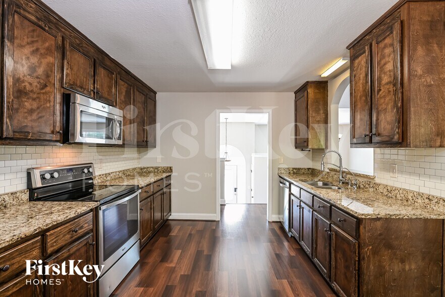 Building Photo - 1417 Greenridge Way