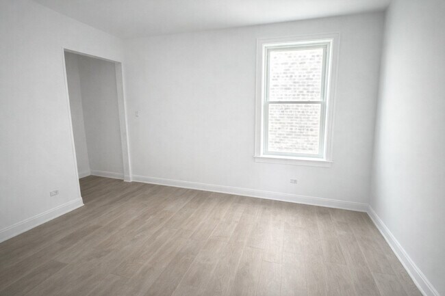 Building Photo - 3340 W Evergreen Ave