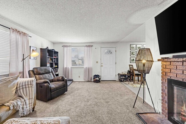 Building Photo - 10543 W Poppy St