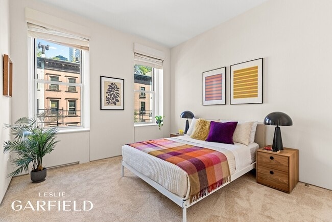 Building Photo - 240 E 61st St