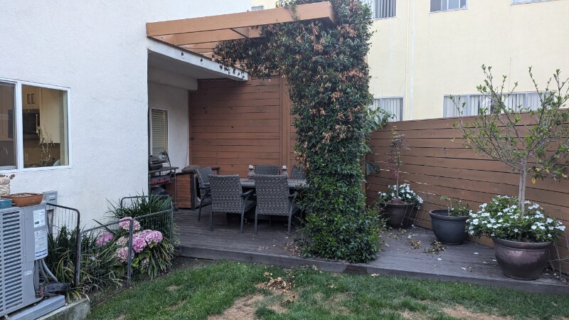 Building Photo - 308 N Francisca Ave