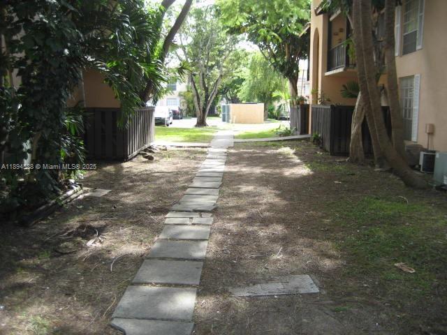 Building Photo - 10810 N Kendall Dr