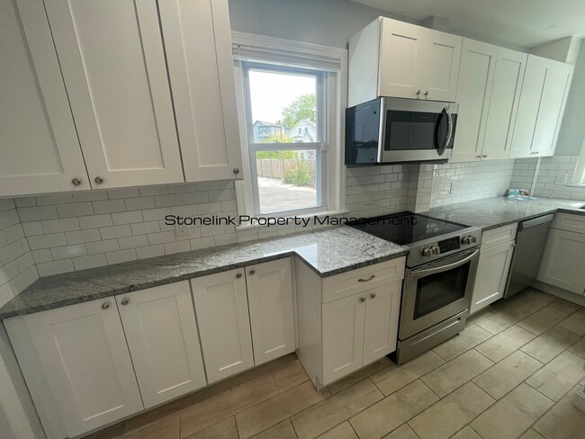 Primary Photo - 340 Smith St